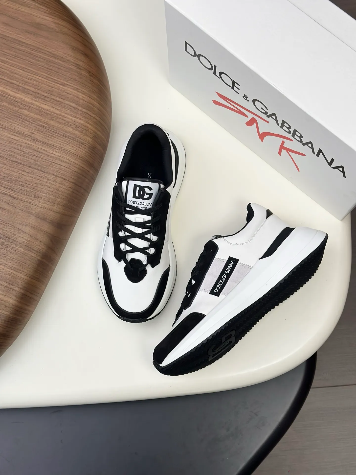 💰780••New arrivals••Dolce&Gabbana••DG✔️High-end men’s sports•casual shoes. Original goods from top counters. Original imported cowhide, multi-material splicing design ➕Imported cowhide lining, cowhide feet ➕Original TPR elastic outsole.  Size: 39-44 (38, 45 customized)